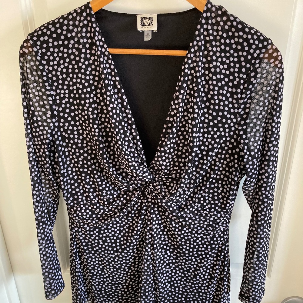 Anne Klein Stylish V-Neck Polka Dot Blouse Sz M
